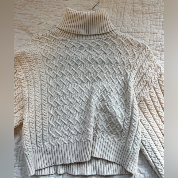 Tahari Cream Cable Knit Turtleneck Sweater – Cropped Fit Size S - Picture 3 of 4